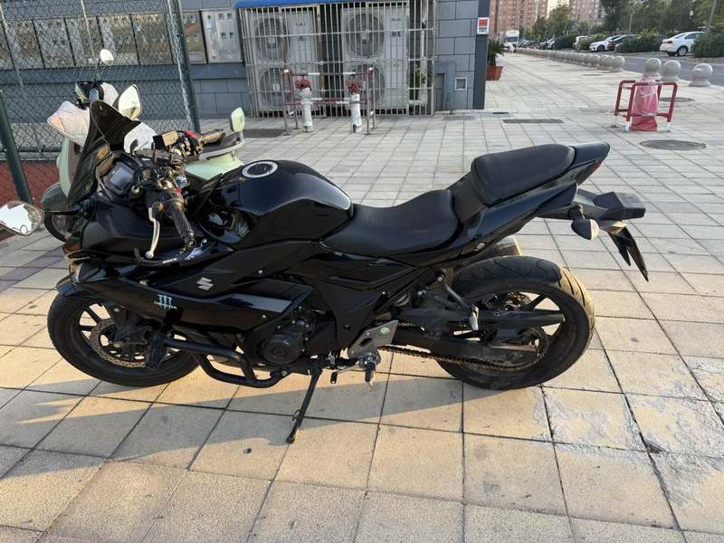 二手豪爵铃木GSX250R