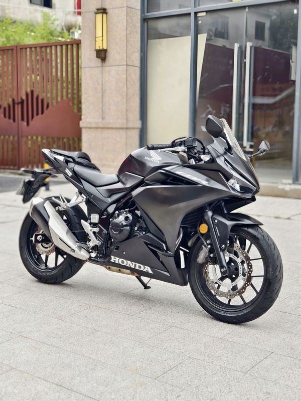 二手本田CBR400R