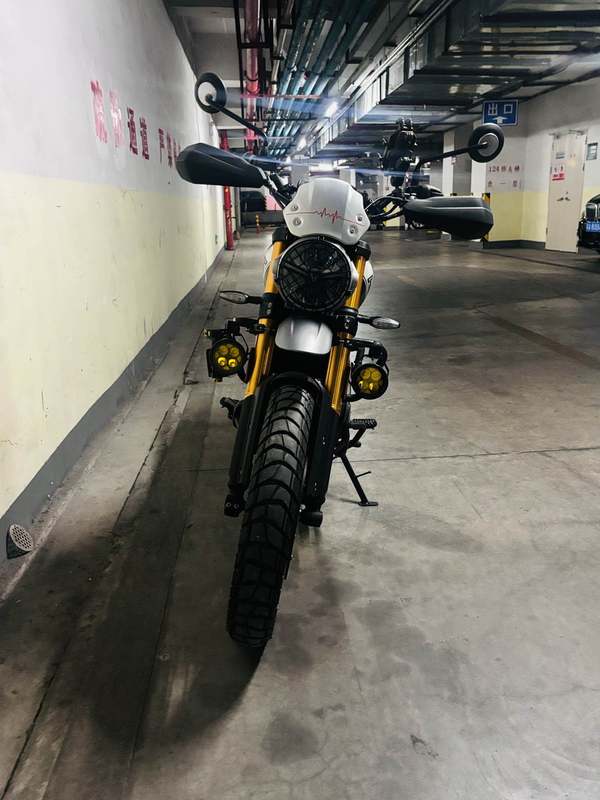 二手凯旋Scrambler 400 X