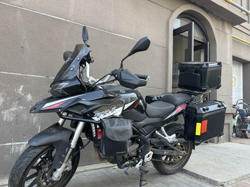 二手贝纳利金鹏 TRK251