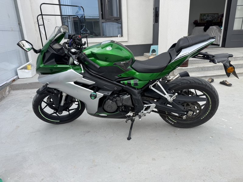二手贝纳利龙卷风 Tornado 252R