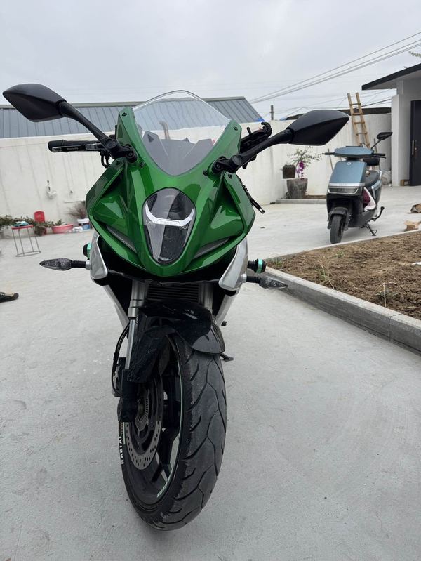 二手贝纳利龙卷风 Tornado 252R