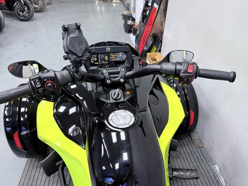 二手庞巴迪Spyder F3 