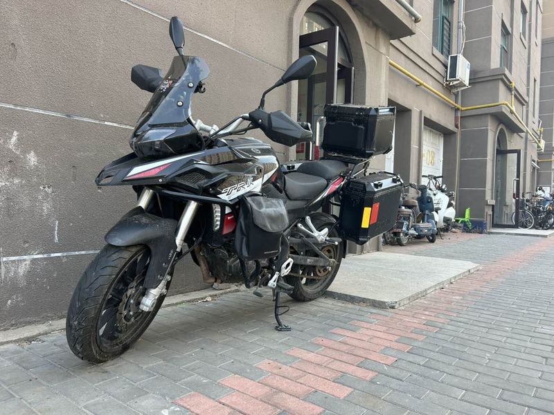 二手贝纳利金鹏 TRK251