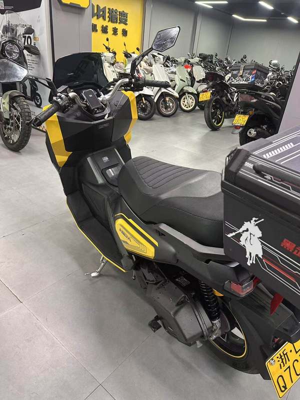 二手猎变机甲蜂