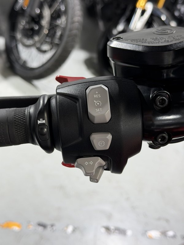 二手凯旋Rocket 3