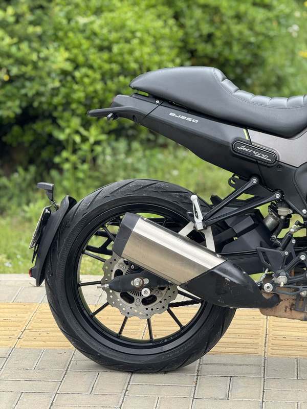 二手贝纳利幼狮 Leoncino 250