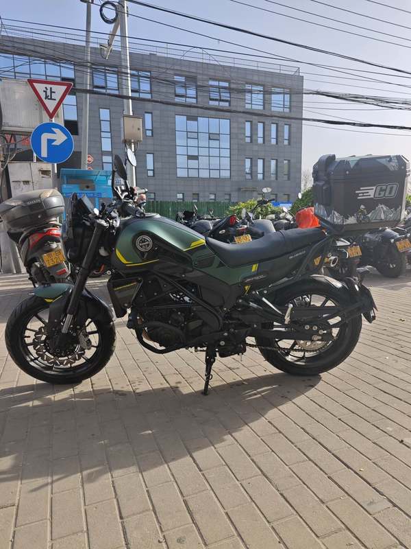 二手贝纳利幼狮 Leoncino 250