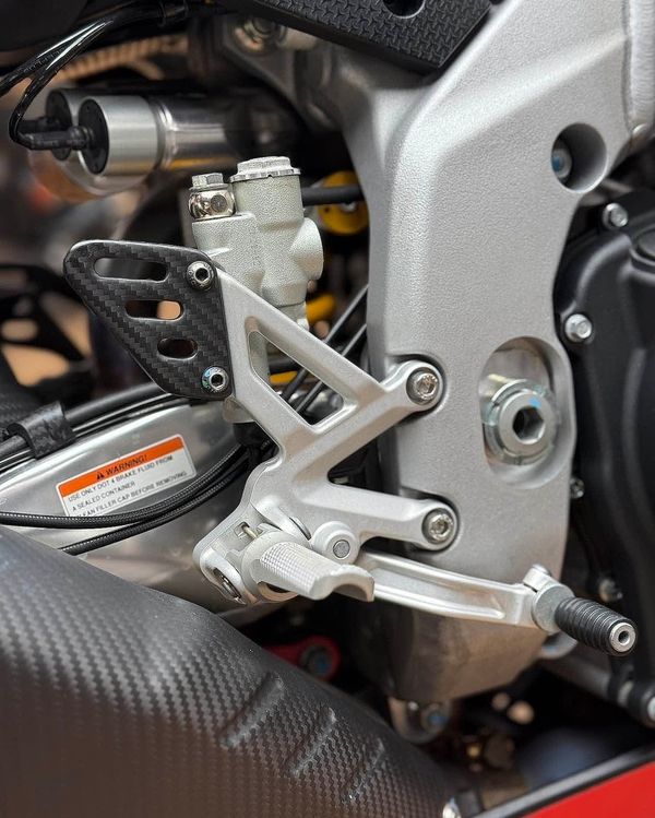 二手阿普利亚RSV4