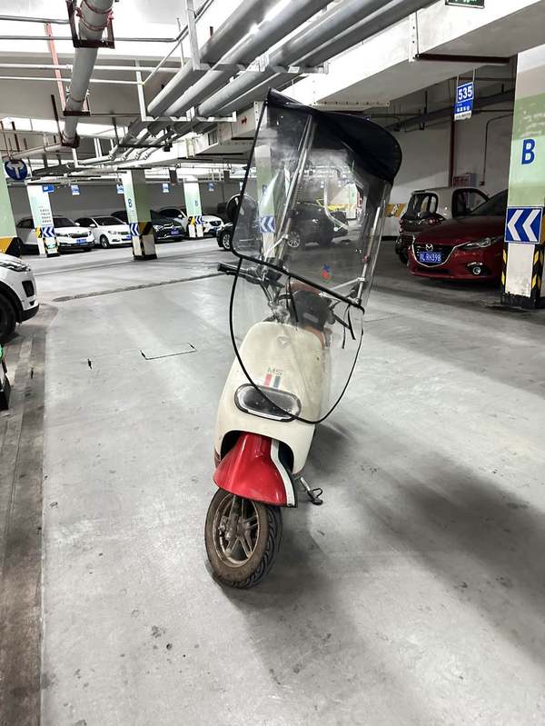 二手雅迪冠能 M5