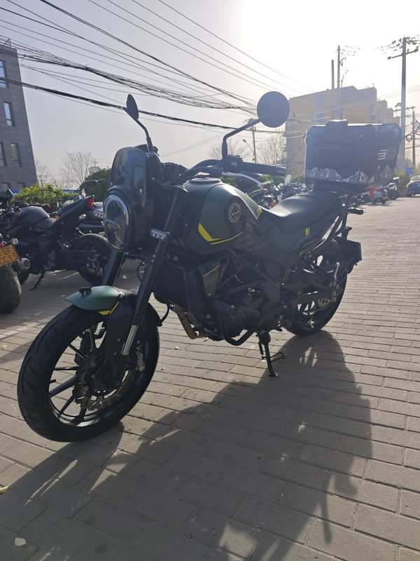 二手贝纳利幼狮 Leoncino 250