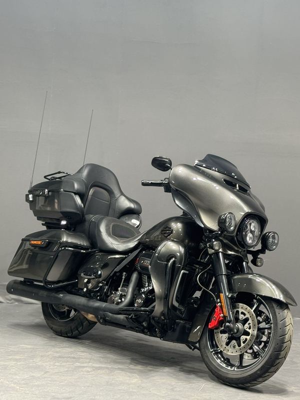 二手哈雷戴维森大道滑翔 Street Glide