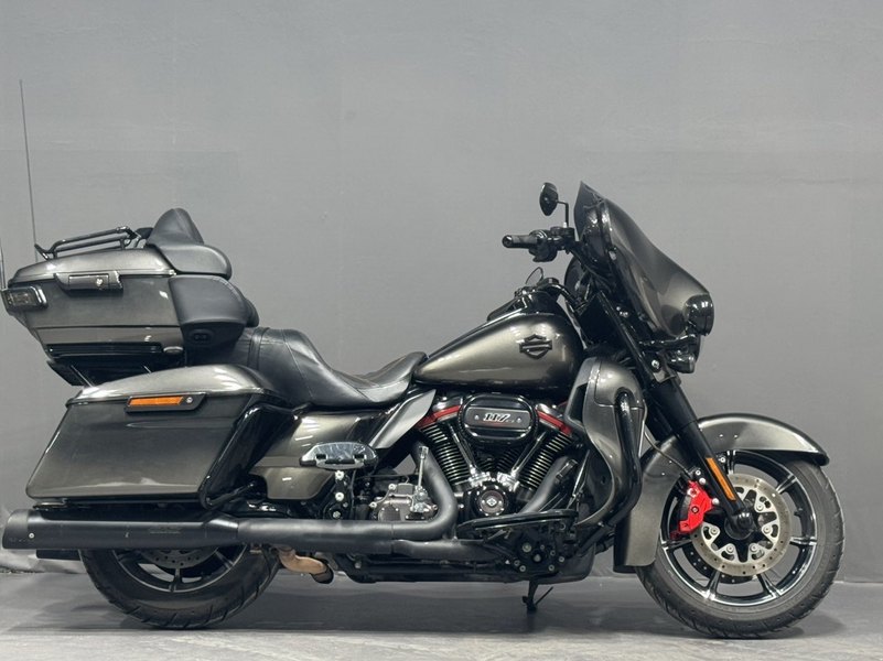 二手哈雷戴维森大道滑翔 Street Glide