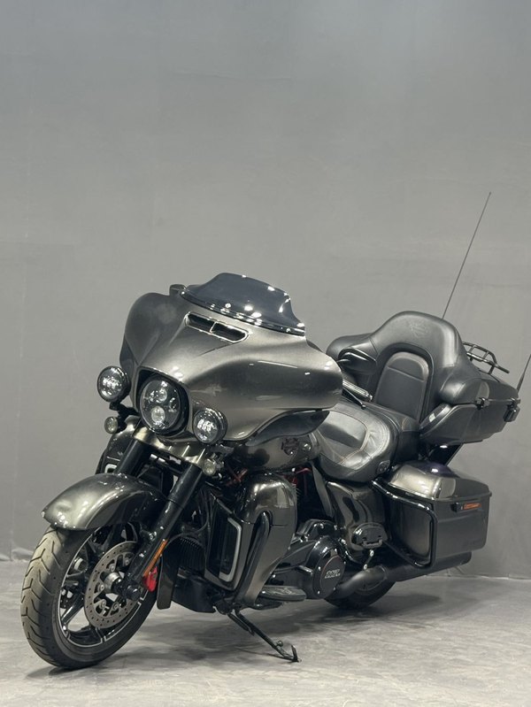 二手哈雷戴维森大道滑翔 Street Glide