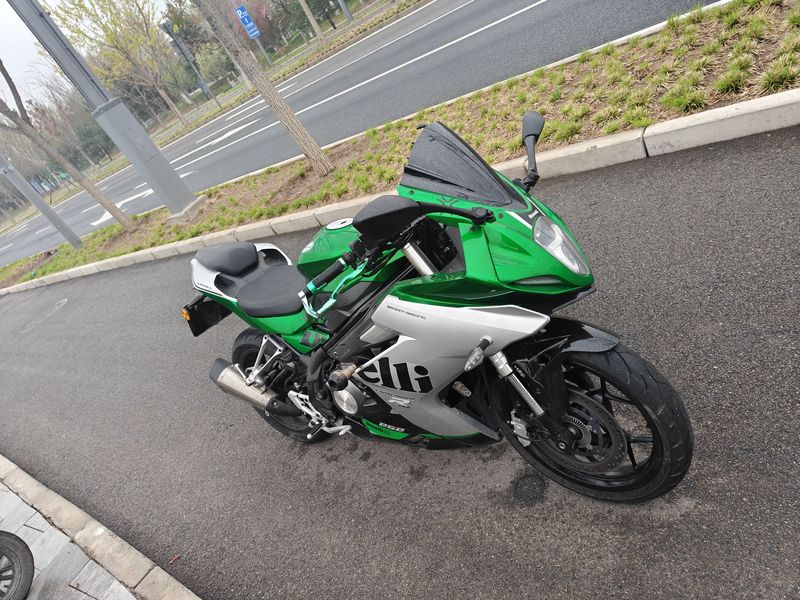 二手贝纳利龙卷风 Tornado 252R