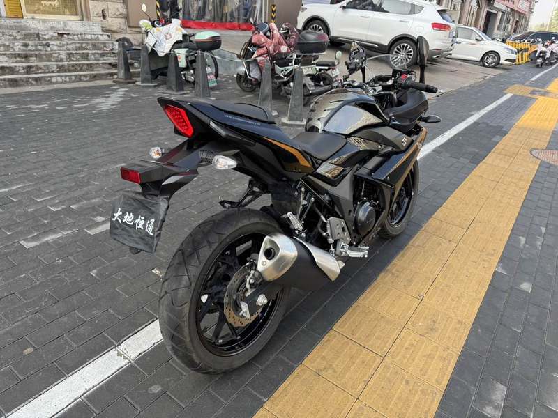 二手豪爵铃木GSX250R