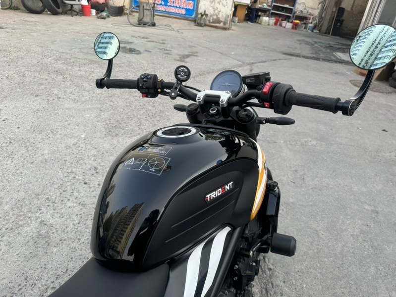 二手凯旋Trident 660