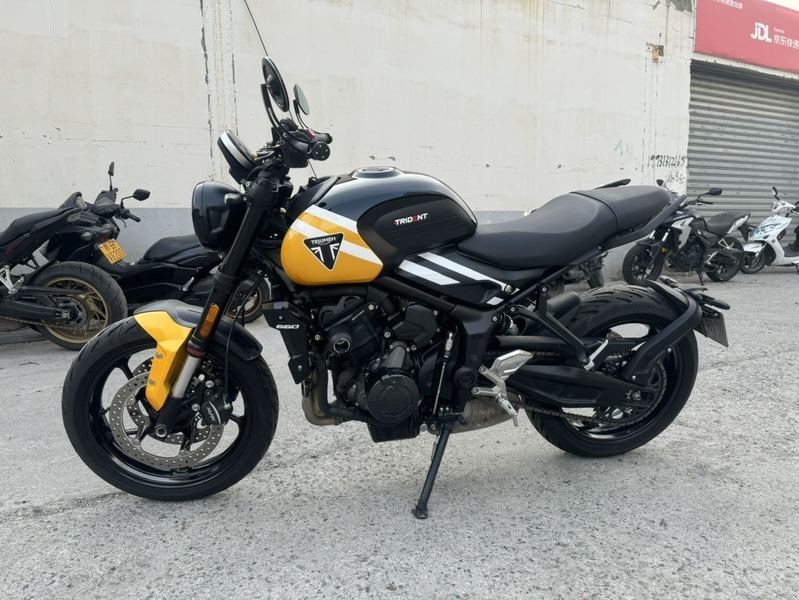 二手凯旋Trident 660