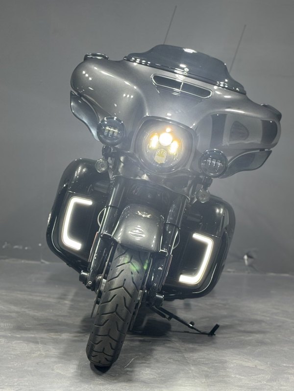 二手哈雷戴维森大道滑翔 Street Glide