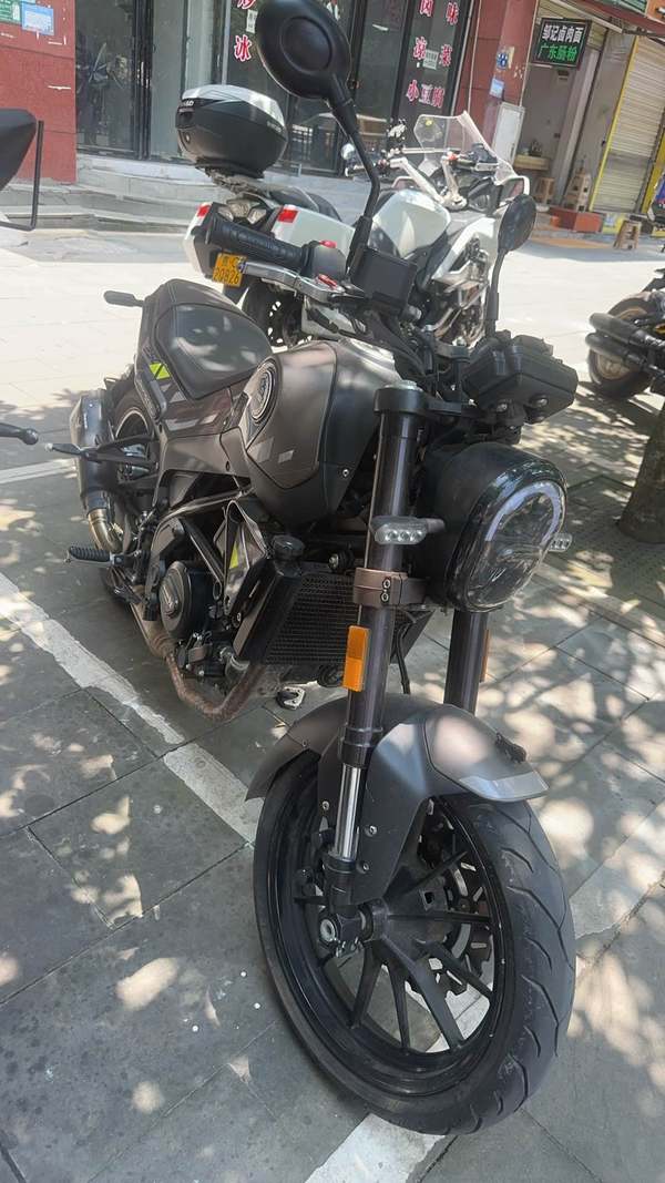 二手贝纳利幼狮 Leoncino 250