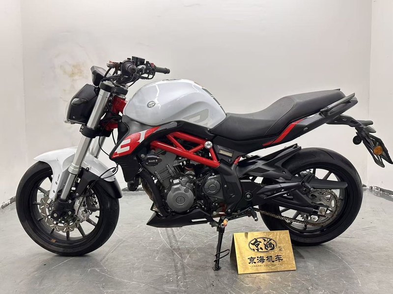 二手贝纳利蓝宝龙BJ300GS