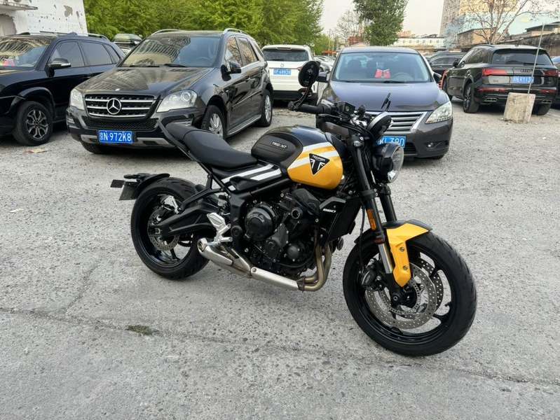 二手凯旋Trident 660