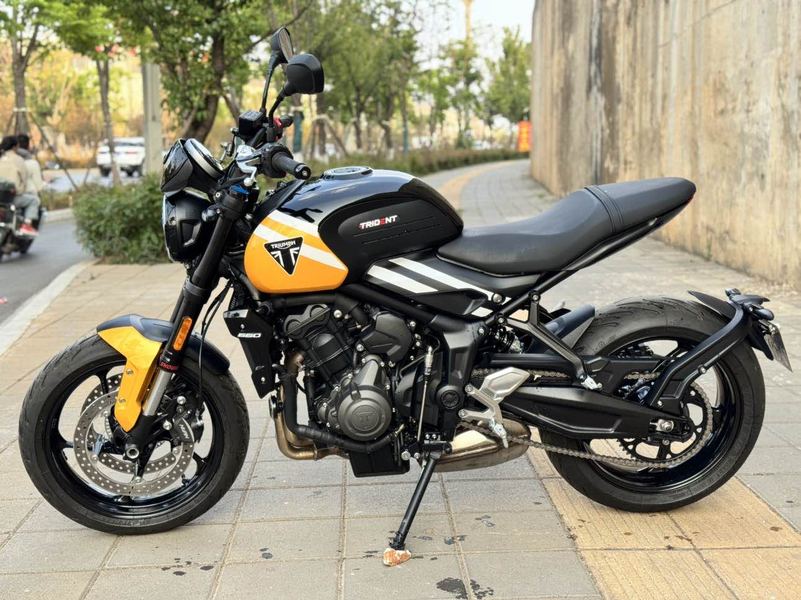 二手凯旋Trident 660