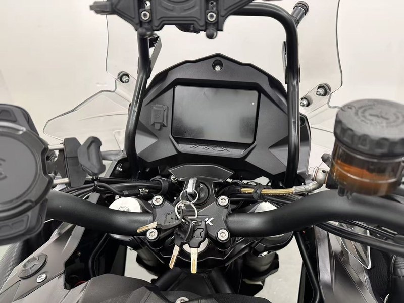 二手贝纳利金鹏 TRK502