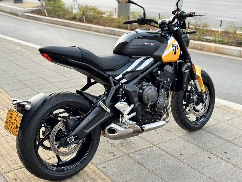 二手凯旋Trident 660