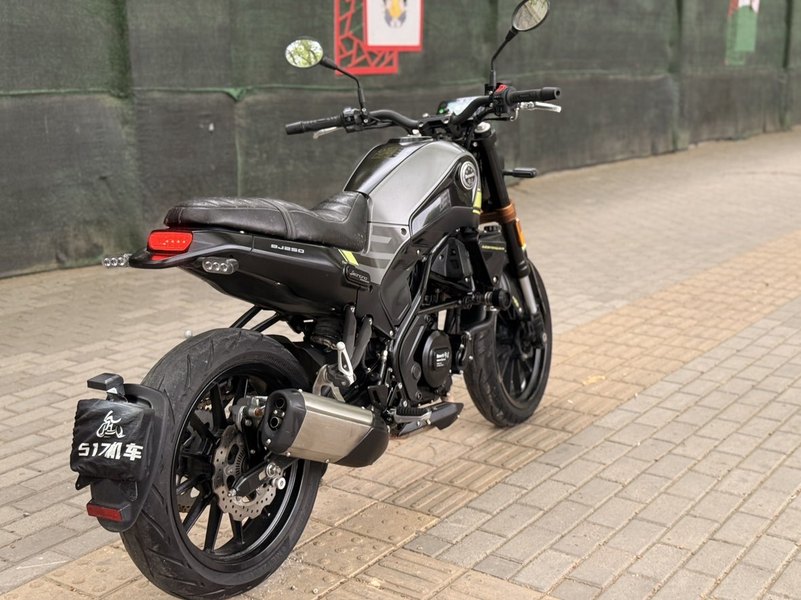 二手贝纳利幼狮 Leoncino 250