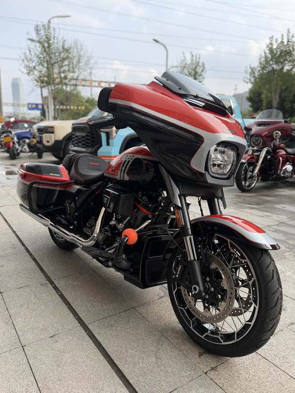 二手哈雷戴维森大道滑翔 Street Glide