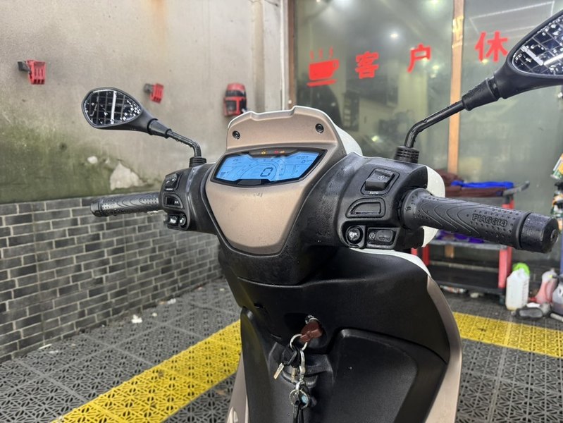 二手比亚乔Medley 150