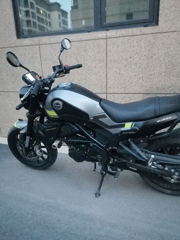 二手贝纳利幼狮 Leoncino 250