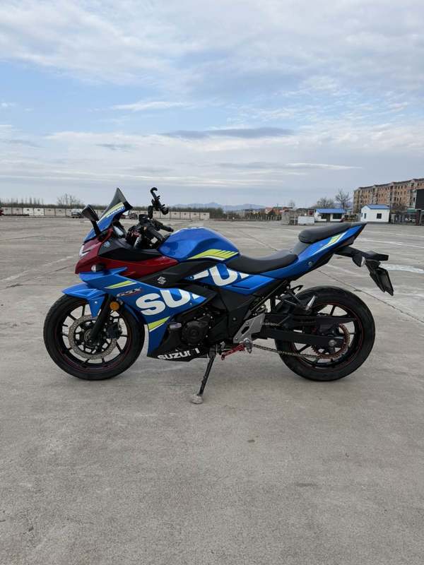 二手豪爵铃木GSX250R