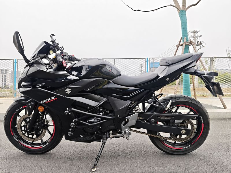 二手豪爵铃木GSX250R