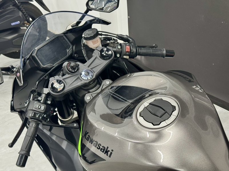 二手川崎Ninja ZX-6R 