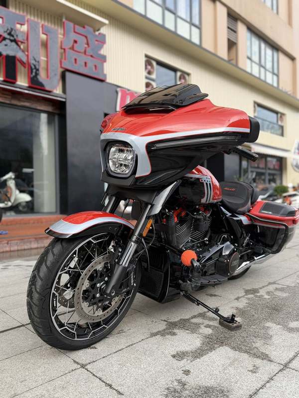 二手哈雷戴维森大道滑翔 Street Glide