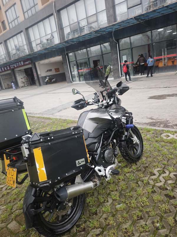 二手贝纳利金鹏 TRK251