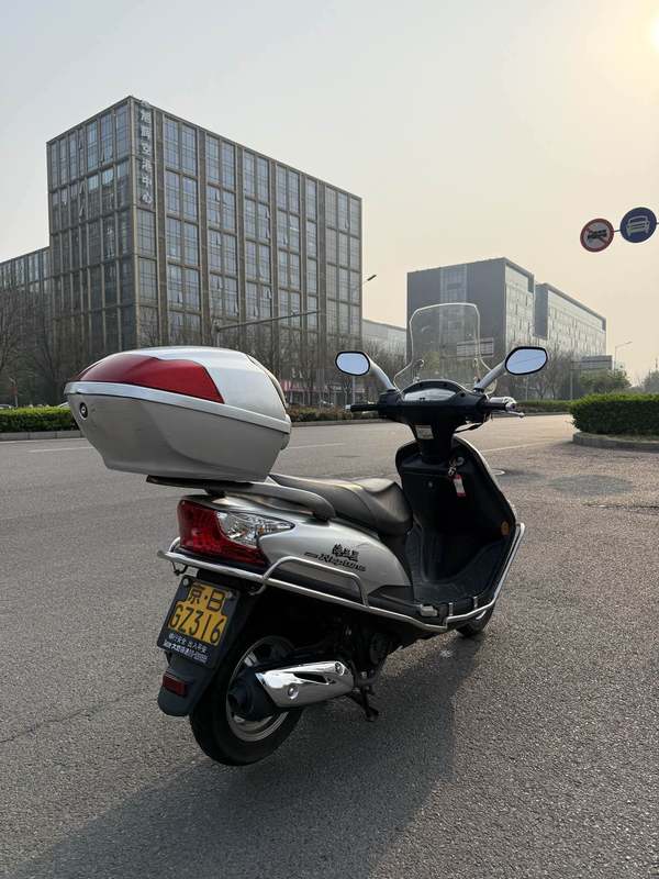 二手豪爵铃木天龙星UA125T-3