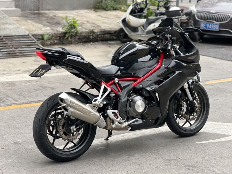 二手贝纳利龙卷风 Tornado 302R