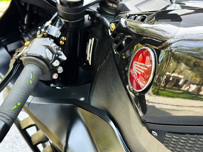 二手本田CBR 1000 RR-R