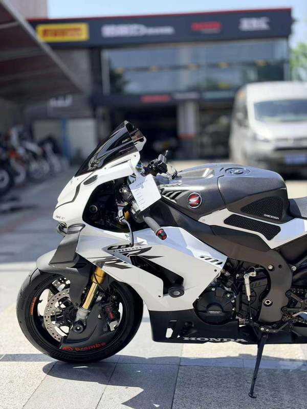 二手本田CBR 1000 RR-R