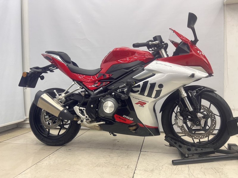 二手贝纳利龙卷风 Tornado 252R