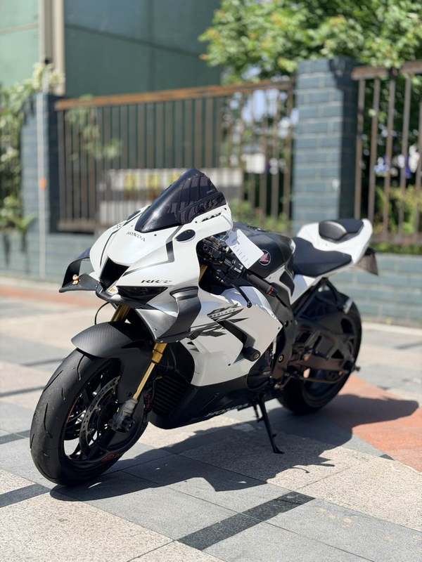 二手本田CBR 1000 RR-R