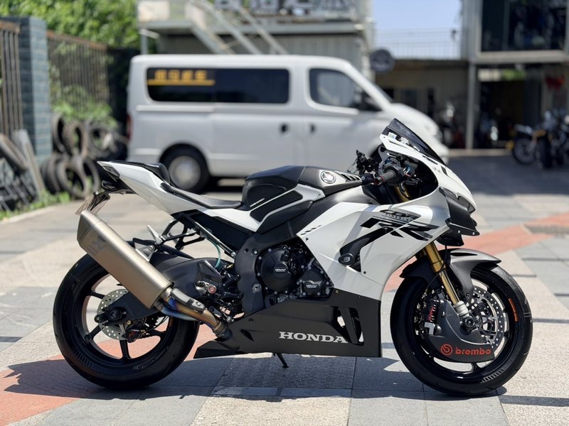 二手本田CBR 1000 RR-R