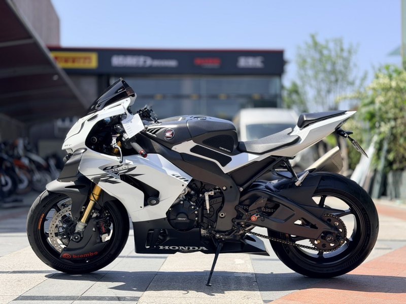 二手本田CBR 1000 RR-R