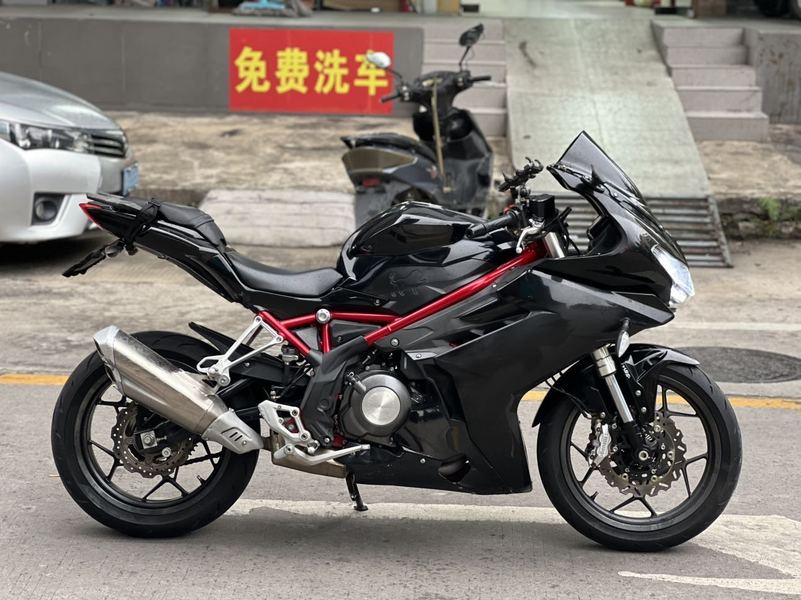 二手贝纳利龙卷风 Tornado 302R