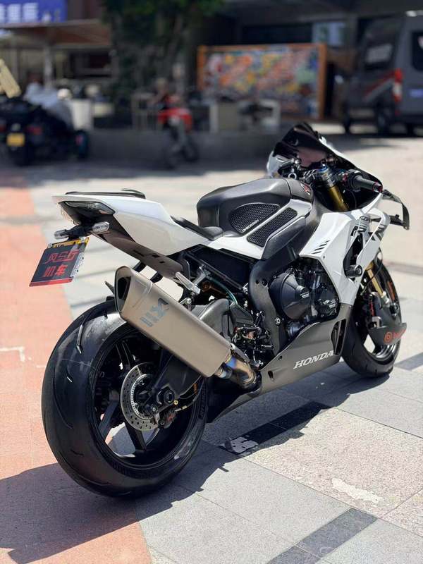 二手本田CBR 1000 RR-R