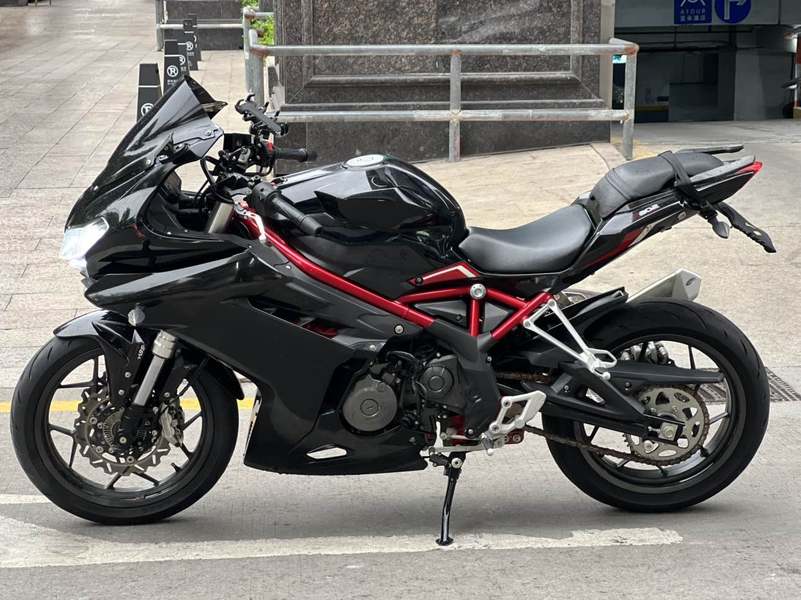 二手贝纳利龙卷风 Tornado 302R