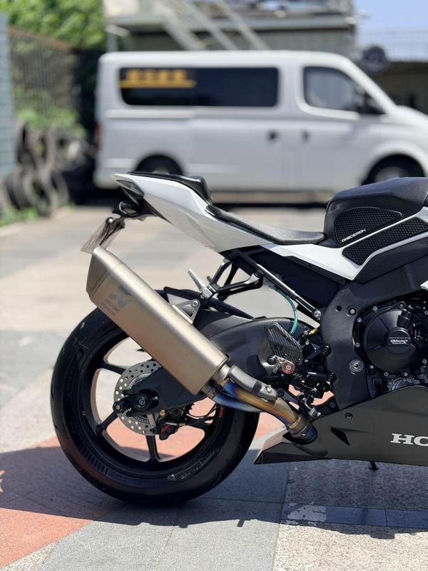 二手本田CBR 1000 RR-R